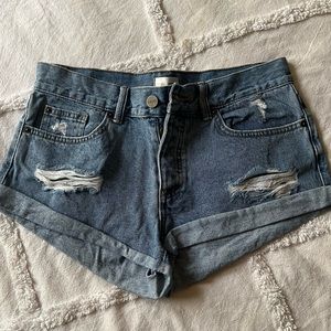 AMUSE SOCIETY | Medium Wash Denim Distressed Shorts